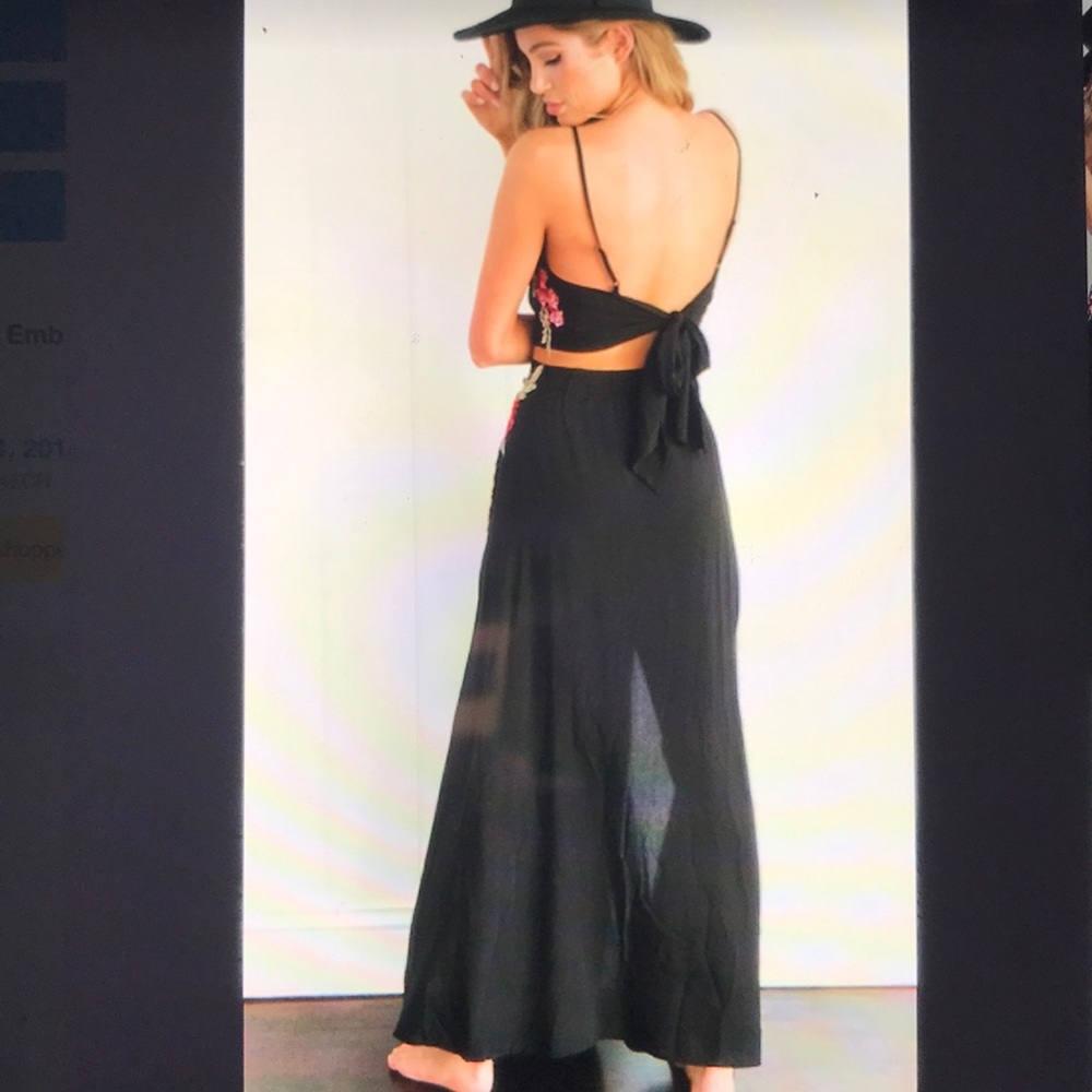 2 Piece Embroidered Strappy Crop Top Set - Picture 4 of 8